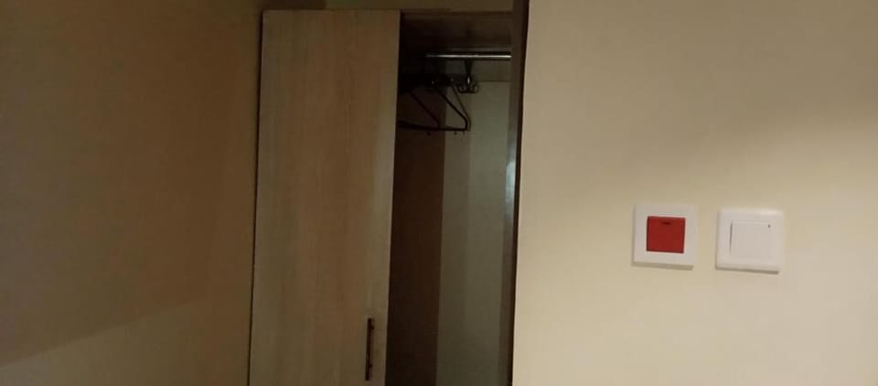 Deluxe Double Room, City View | Interior