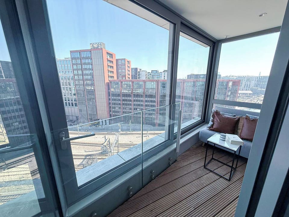 Private Balcony | Kings Cross Apt near St Pancras, Camden, Angel, Granary Square