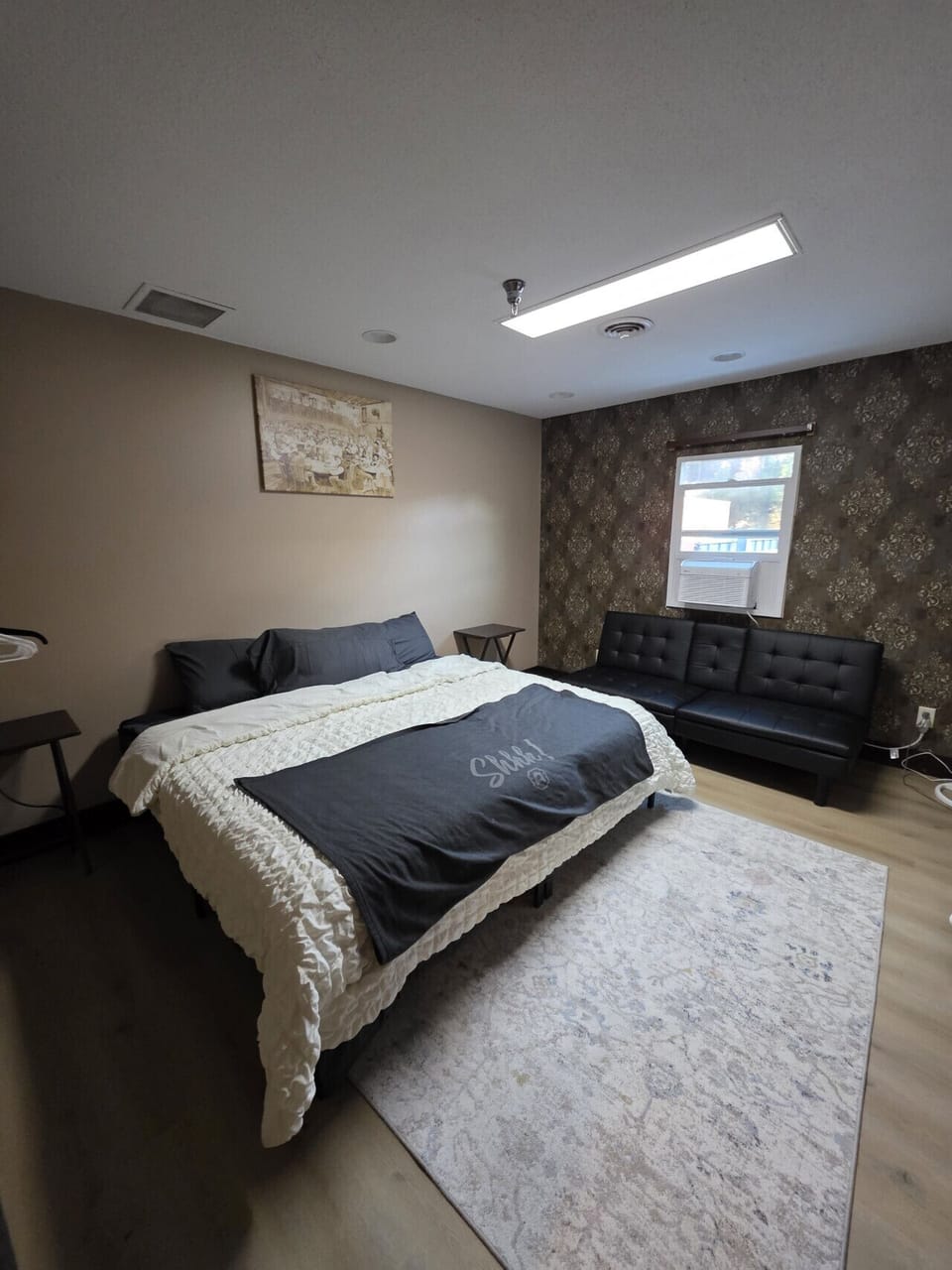 Bedroom 1 - king bed or two twin option