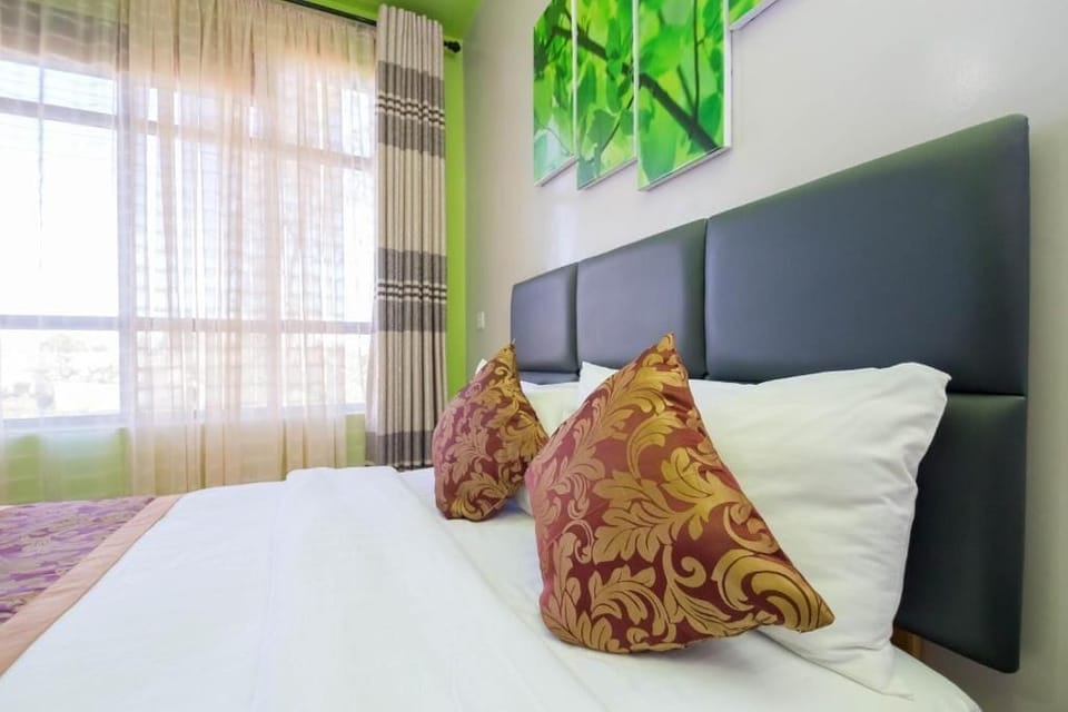 In-room safe, desk, laptop workspace, soundproofing