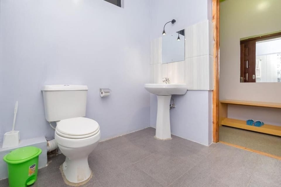Shower, free toiletries