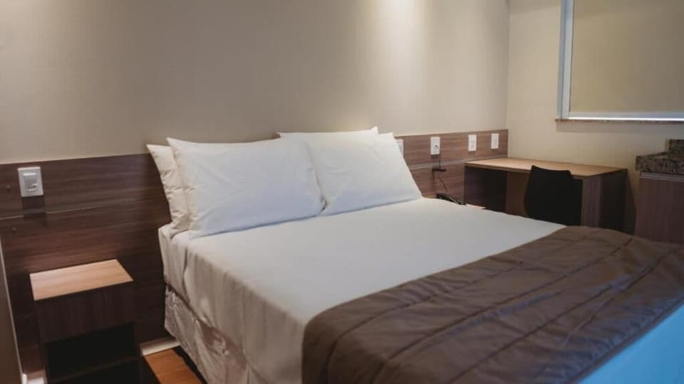 Standard Double Room Single Use | In-room safe, laptop workspace, blackout drapes, soundproofing