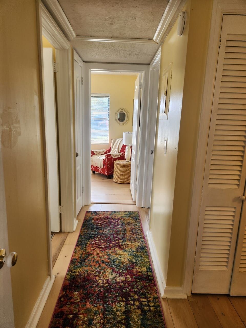hallway to 3 bedrooms and full bath