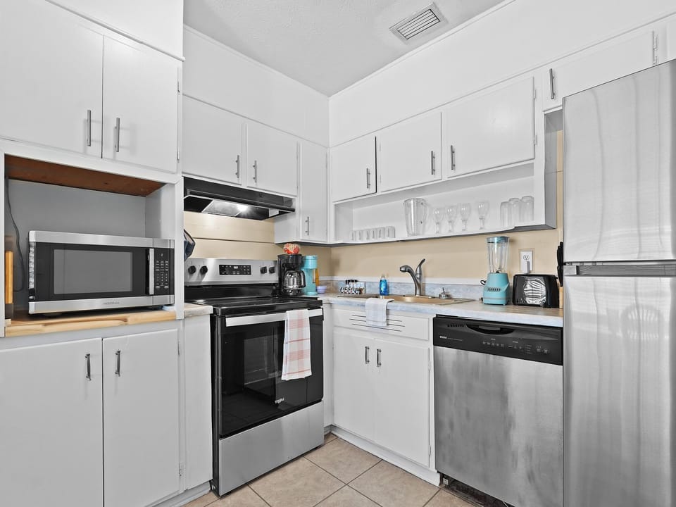 another picture of full kitchen