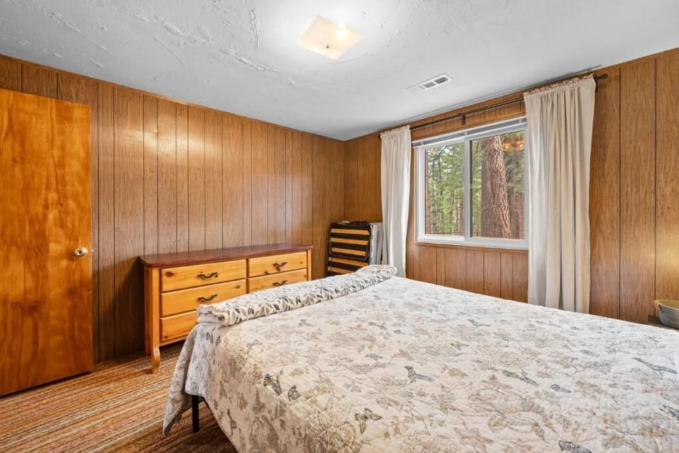 House, Patio, Mountain View | In-room safe, iron/ironing board, WiFi (free)