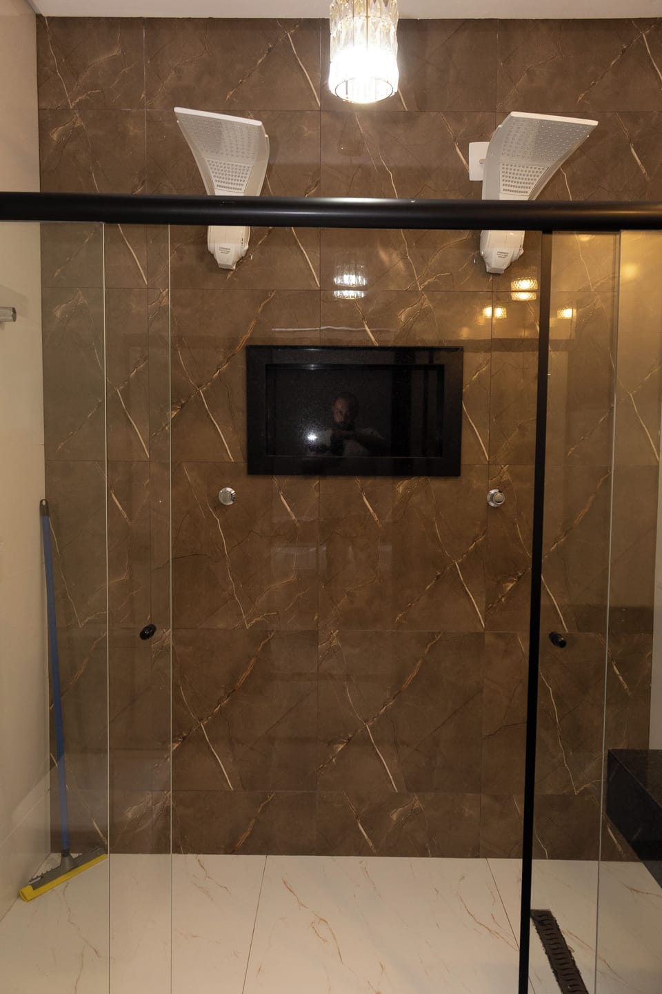 Deluxe Double Room | Bathroom | Shower, free toiletries, towels, soap