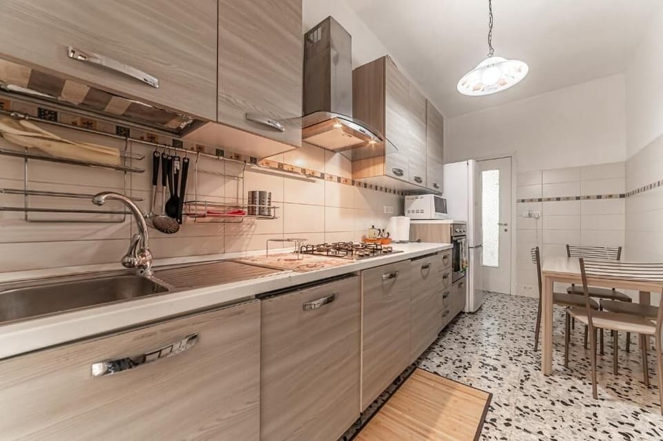 Superior Apartment | Private kitchen | Fridge, oven, stovetop, dishwasher