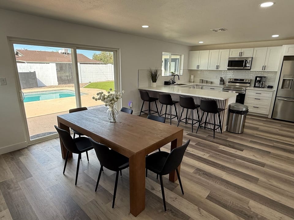 Dining/Kitchen