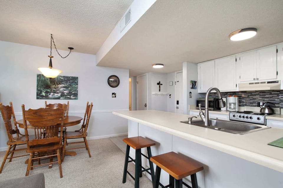Fully equipped kitchen with Keurig coffee maker and bar seating for 2
