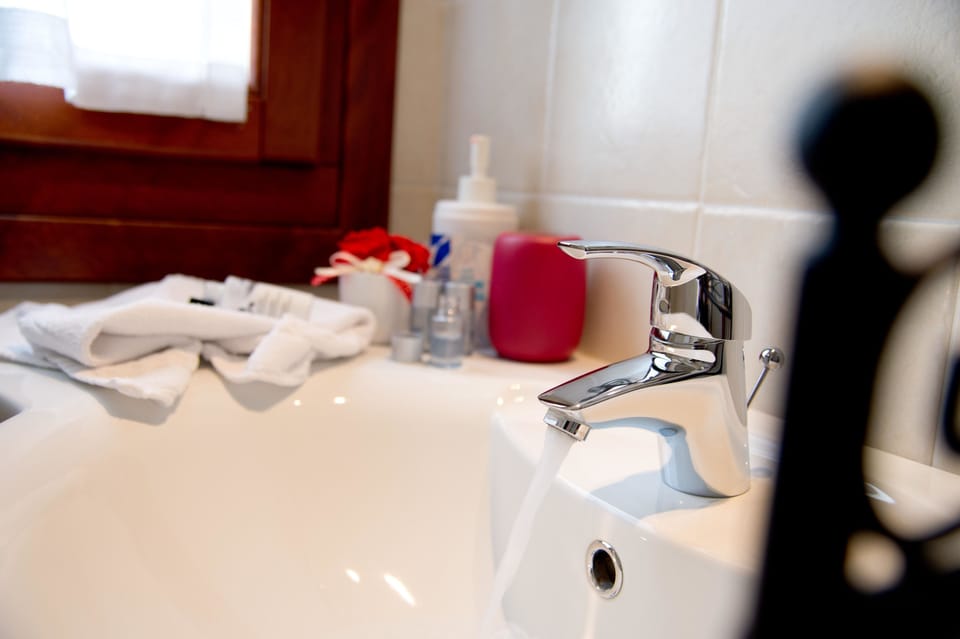 Comfort Double Room, Private Bathroom, Park View | Bathroom amenities | Shower, free toiletries, hair dryer, bathrobes