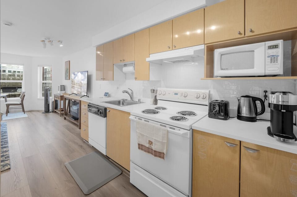 Grab fresh ingredients from Pike Place Market and whip up a quiet dinner in your own modern kitchen.