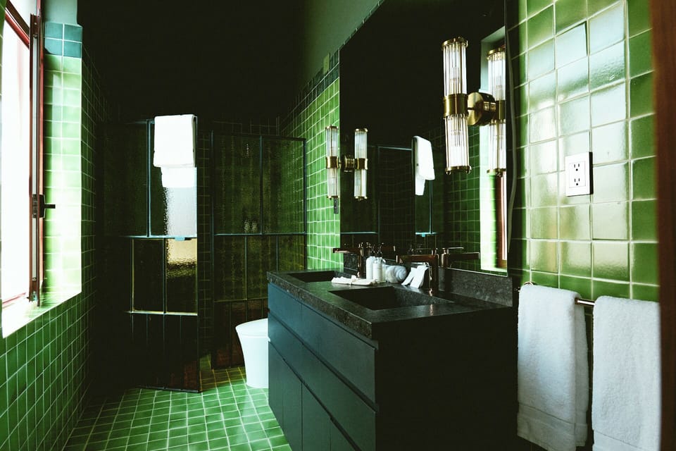 Superior Suite | Bathroom | Towels, soap, shampoo, toilet paper