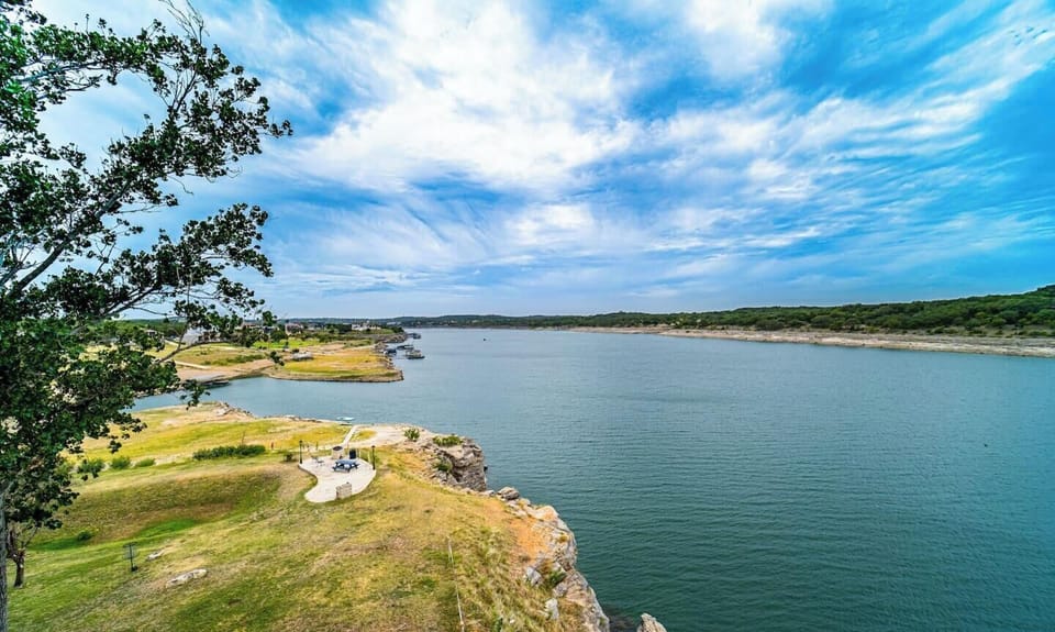 Lakeside Picnic Area w/ BBQ Grills & Lake Access Just Steps Away