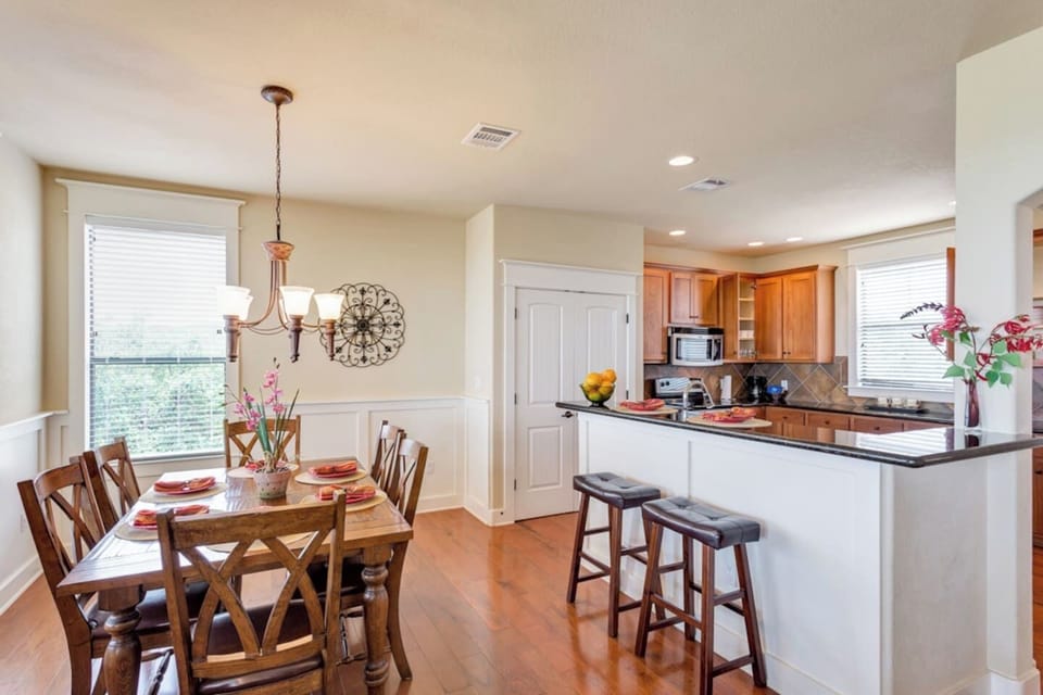 Dining Area for 8