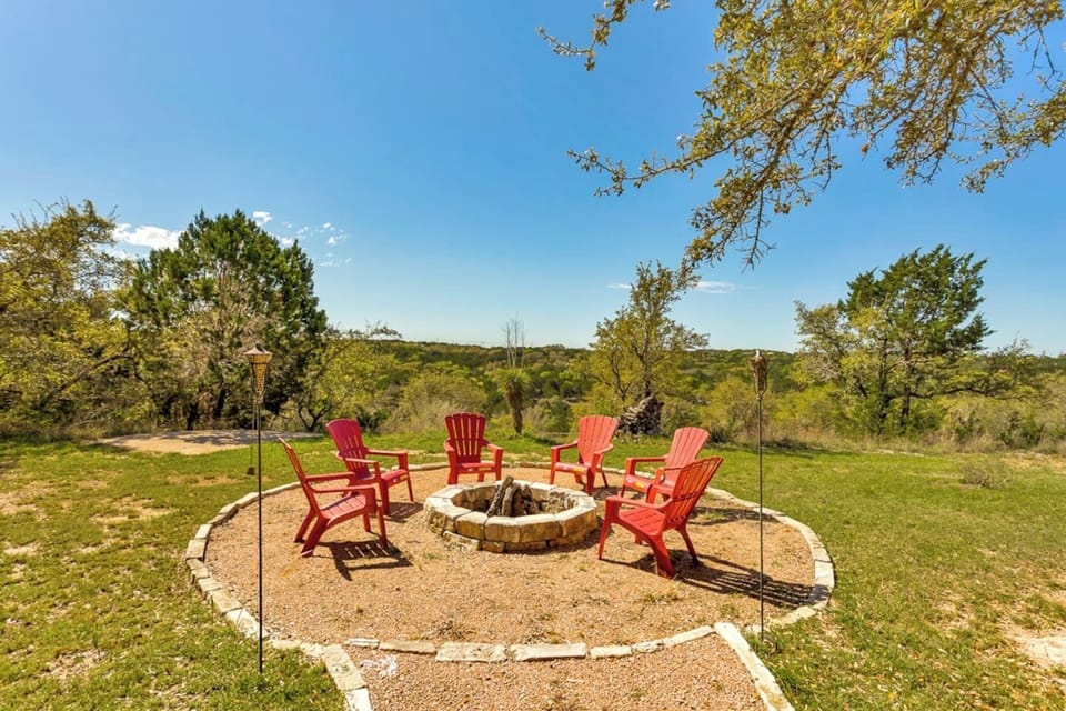 Unwind from a day at the lake or golf course at the outdoor fire pit sitting area with Hill Country views, ideal for evening conversations, s’mores, and relaxing under the Texas sky