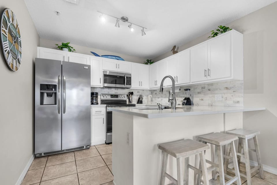 Condo, Multiple Beds (Gulf Island 532) | Private kitchen