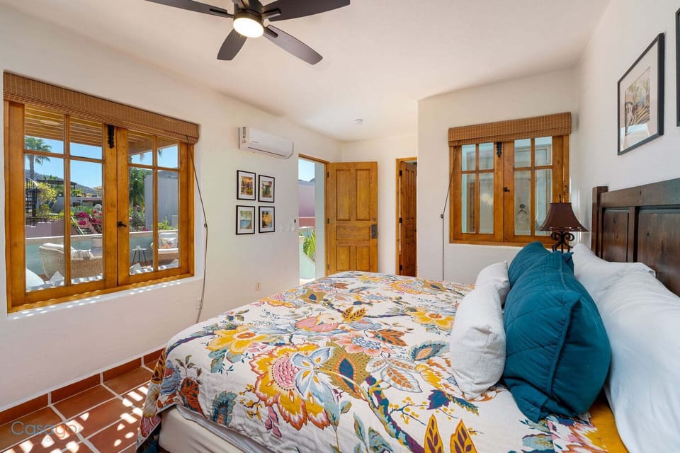 Upstairs Bedrom 
King size bed / ceiling fan /AC /