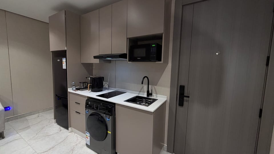 Apartment, 1 Bedroom, Accessible, Smoking | Private kitchen