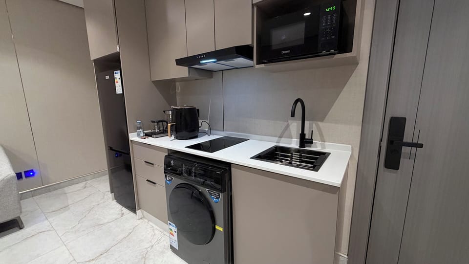 Apartment, 1 Bedroom, Accessible, Smoking | Private kitchen