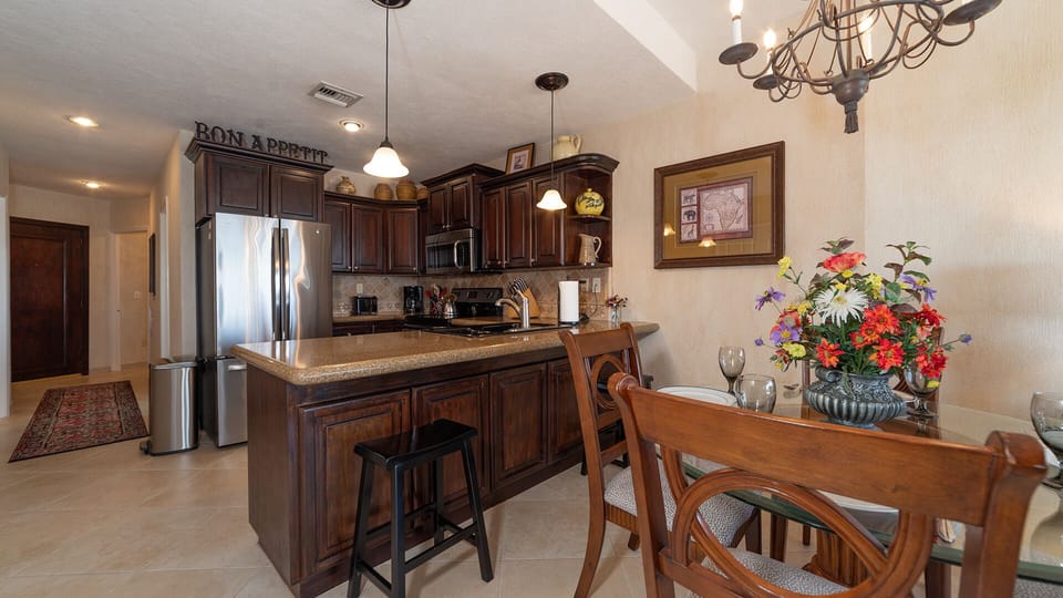 Detail of the kitchen and dining table.