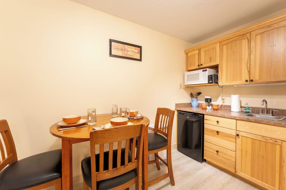 Dining space with seating for 3.