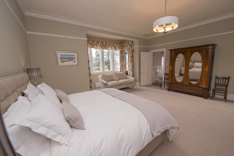 Superior Suite, Balcony, River View (Two) | Egyptian cotton sheets, desk, iron/ironing board, free WiFi