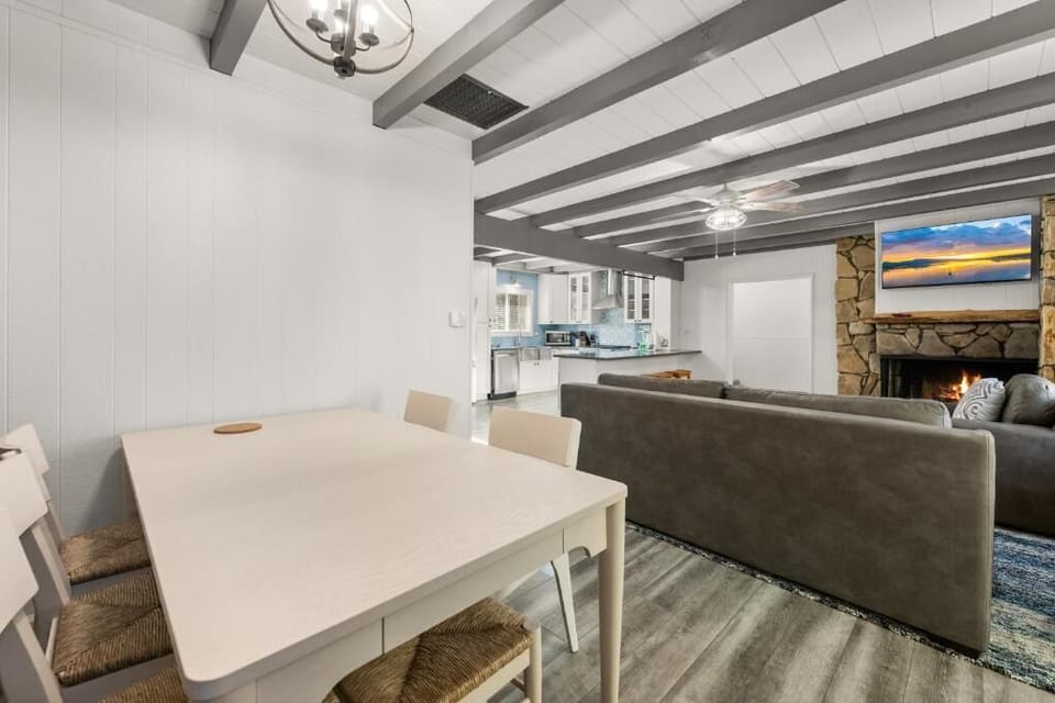 Basic House, Patio, Mountain View | Dining