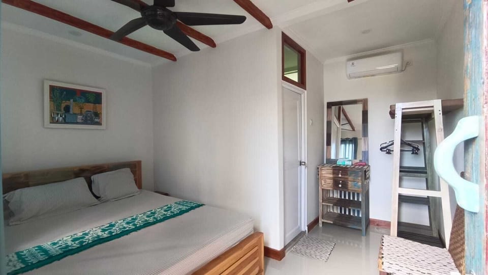 Deluxe Double Room, Ocean View | Desk, laptop workspace, free WiFi