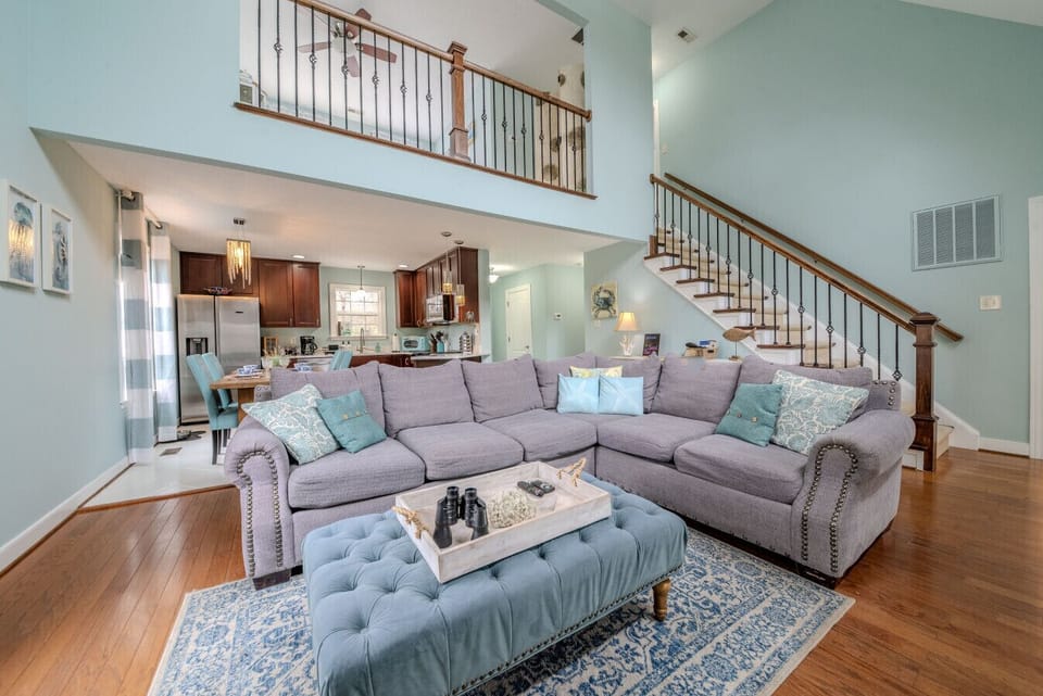 upstairs loft with bedroom 4