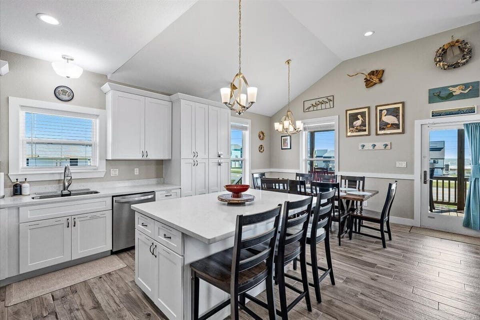 Bright dining area and kitchen combination with seating for multiple guests—perfect for family meals and group gatherings.