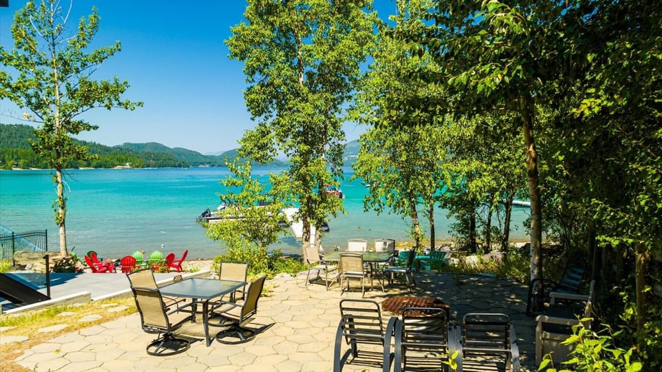 Lakefront City Beach Retreat  On Whitefish Lake (9470)