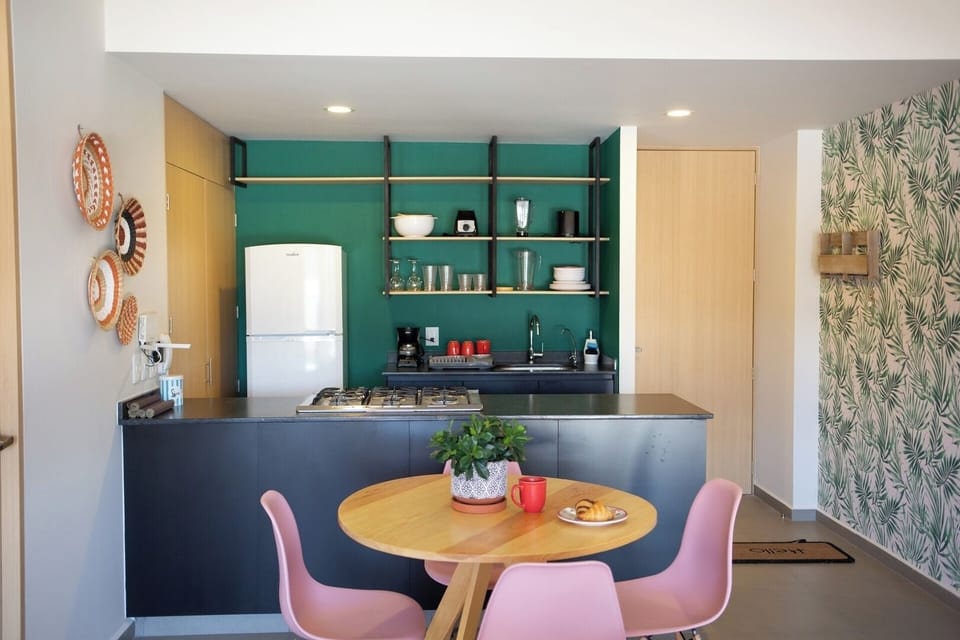 Comedor para 4 personas y cocina totalmente equipada
