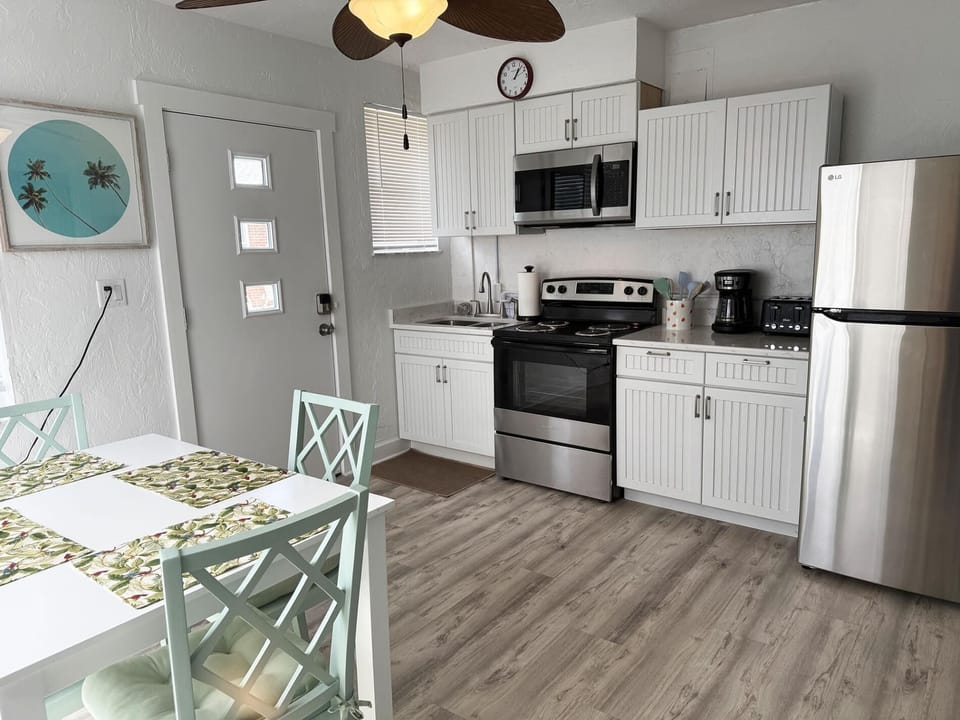 Venice Villas 1BR – Beachside Pool Escape (7171)