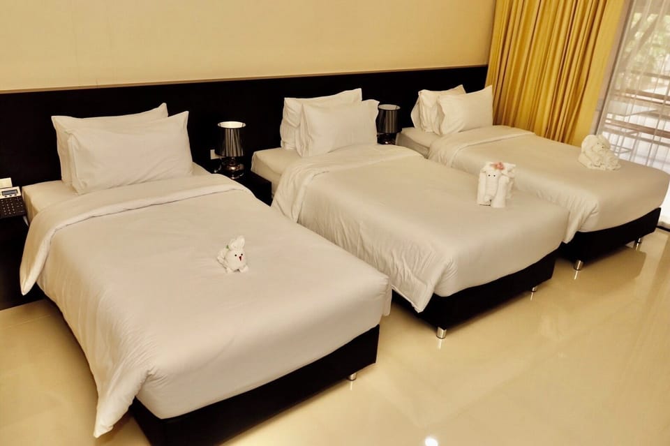 In-room safe, blackout drapes, free WiFi