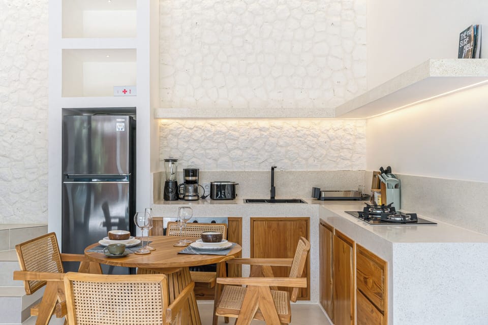 Standard Villa, 1 Bedroom, Patio, Pool View | Dining room