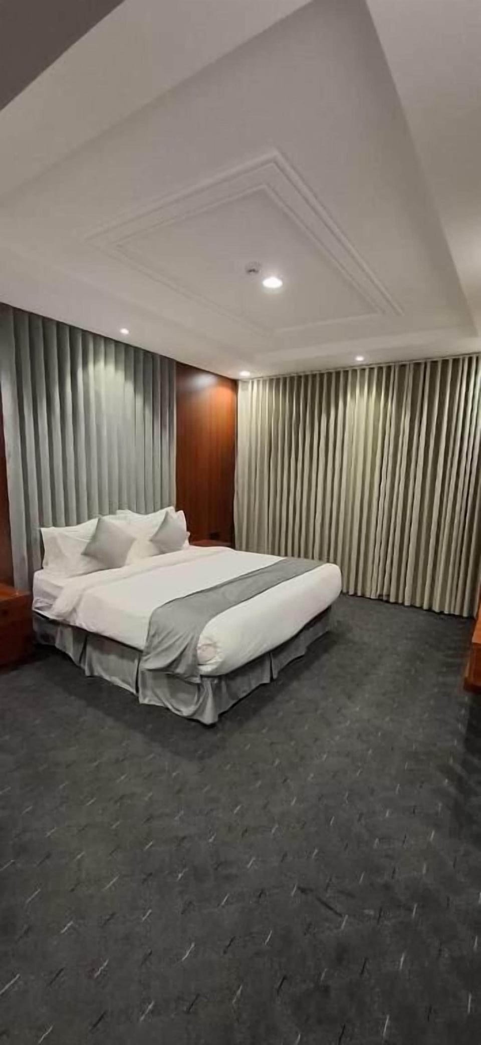 In-room safe, laptop workspace, blackout drapes, soundproofing