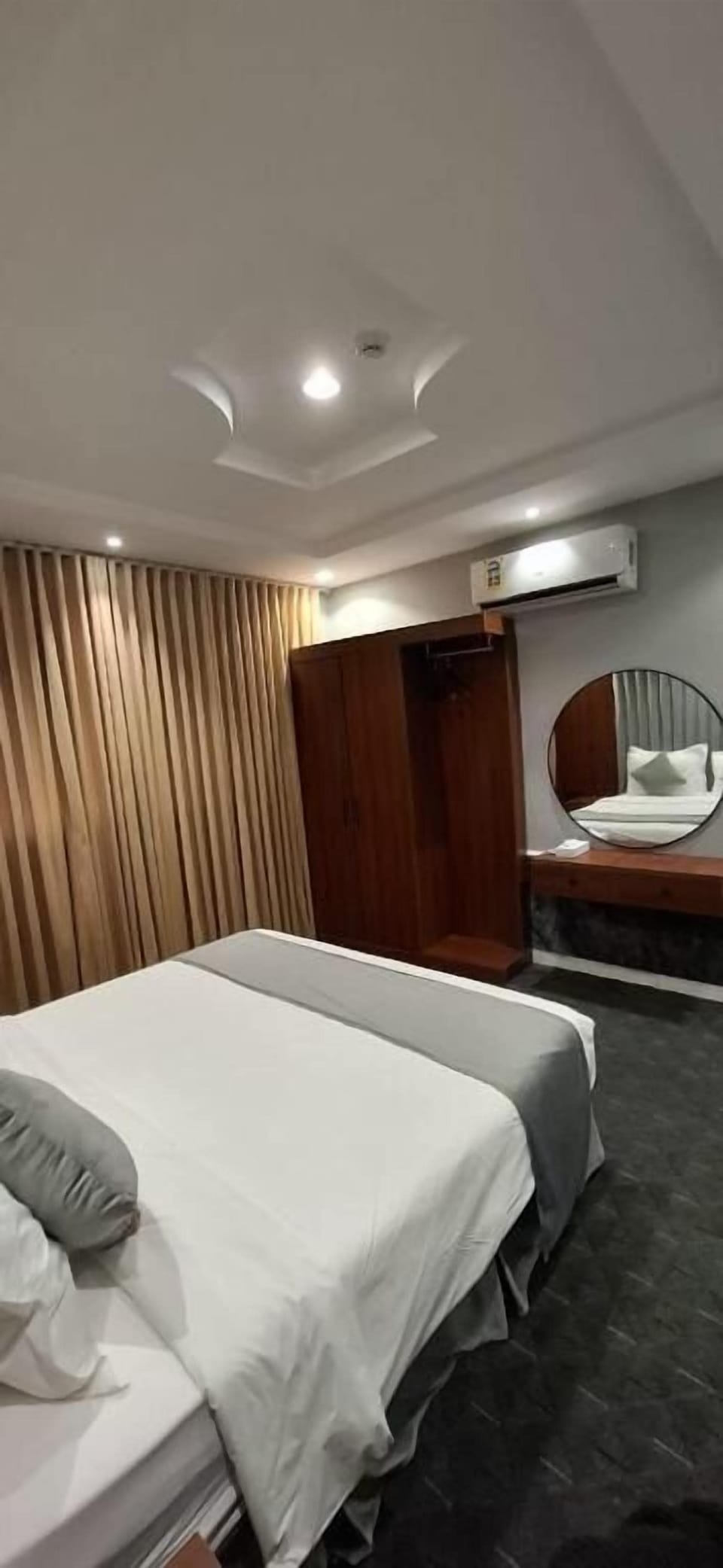Apartment, 2 Bedrooms, Non Smoking, Air conditioning | In-room safe, laptop workspace, blackout drapes, soundproofing