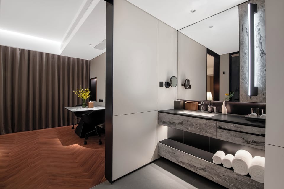 Design Twin Room | Bathroom | Free toiletries, hair dryer, bathrobes, slippers