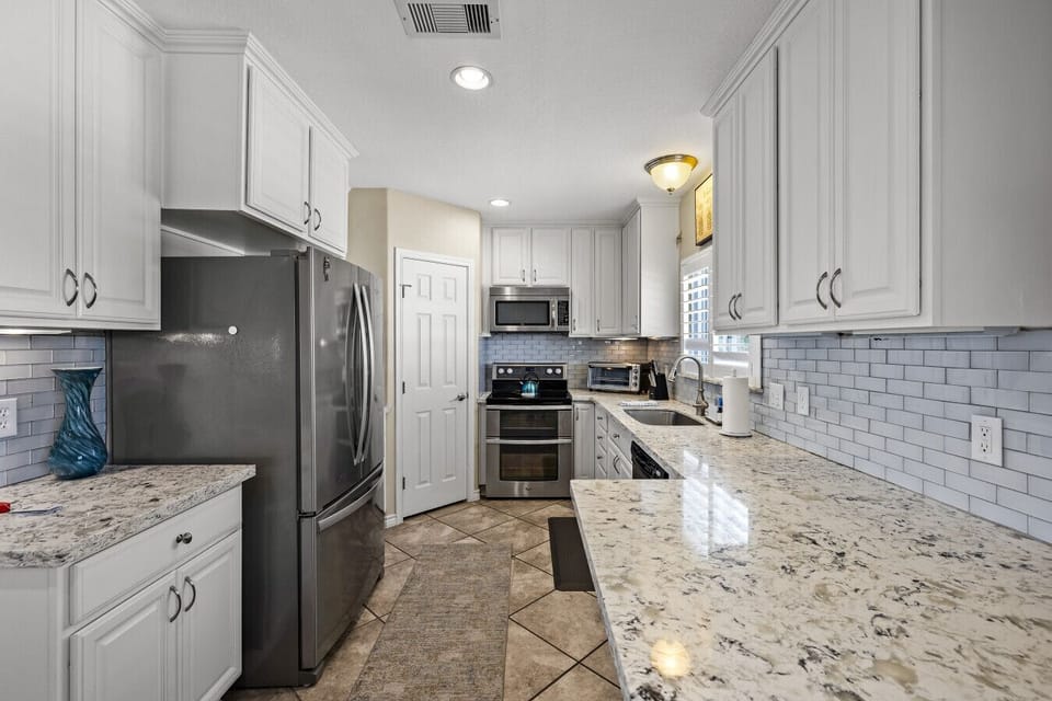 Cook with ease in this clean, well-equipped kitchen