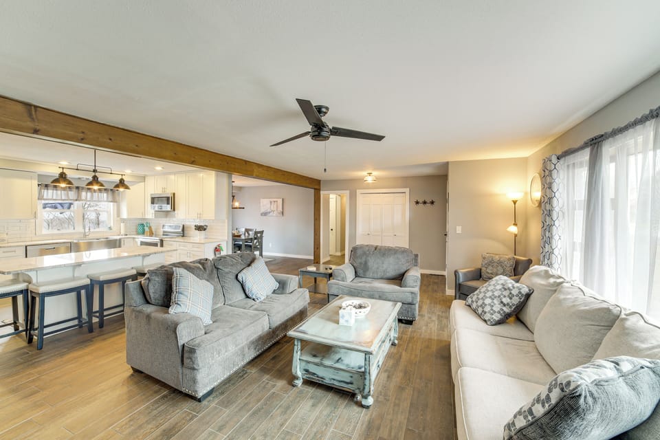 Living Room | Queen Sleeper Sofa