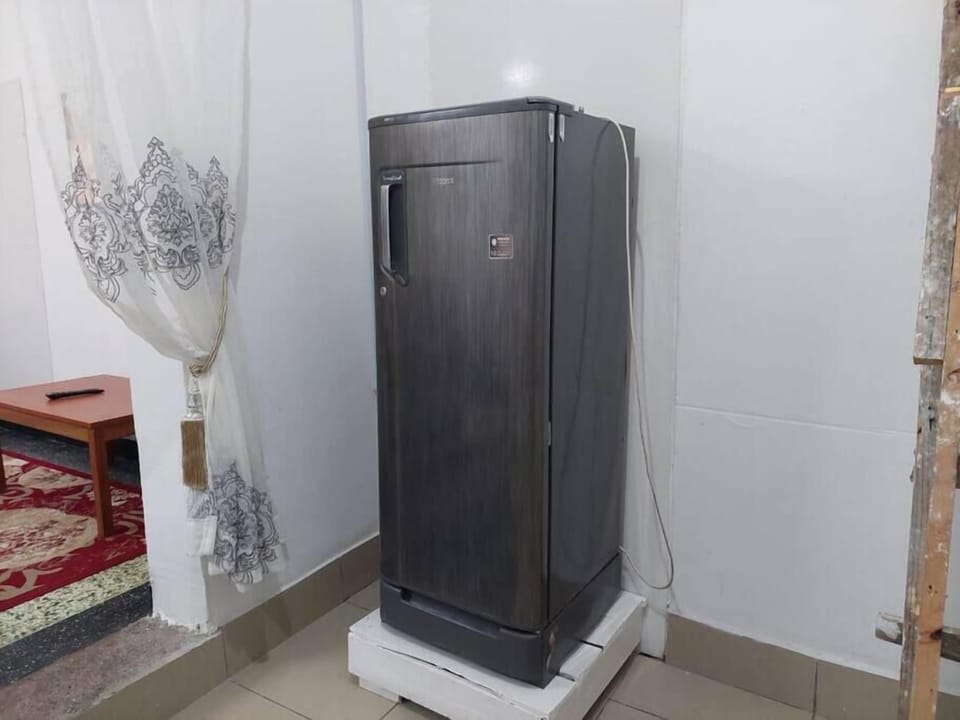 Comfort Apartment | Private kitchen | Fridge, microwave, cookware/dishes/utensils