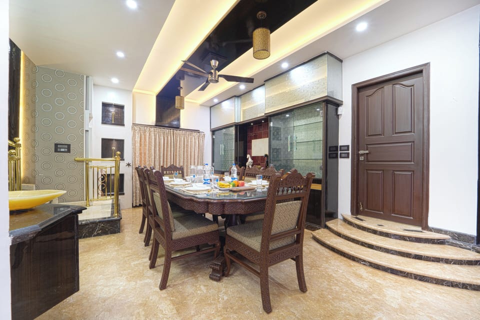 Deluxe Villa, Garden View | Dining