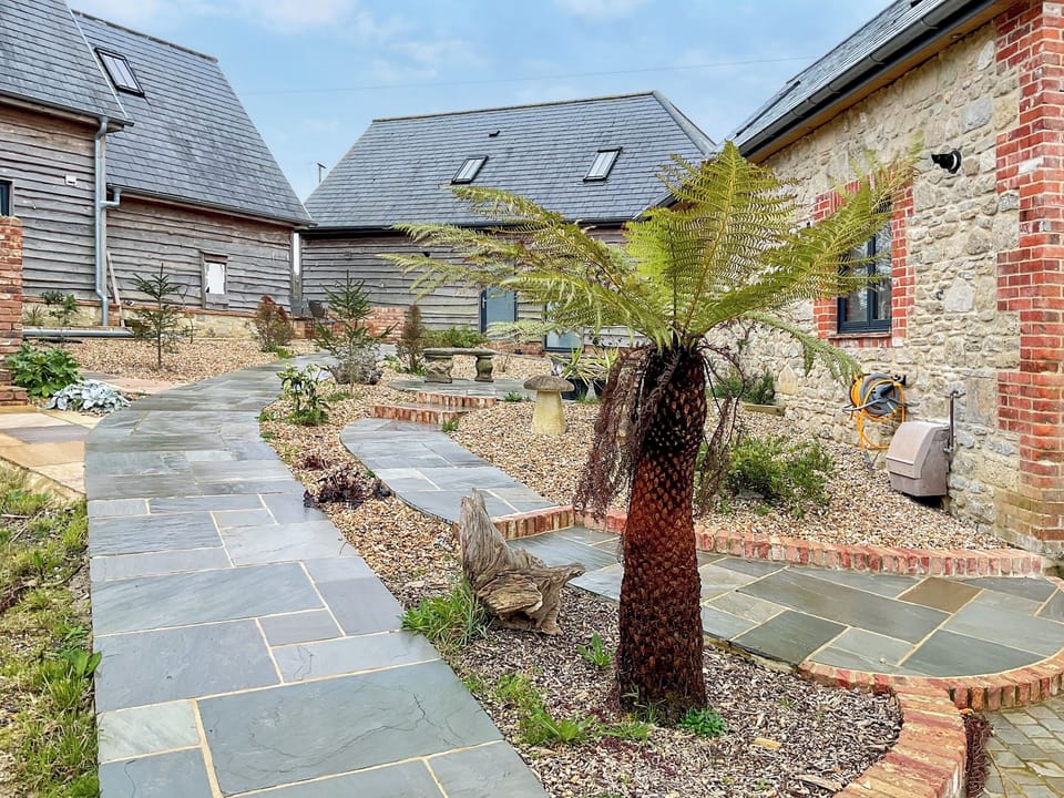 Exterior | Honeysuckle Cottage - Park Farm, Nettlestone