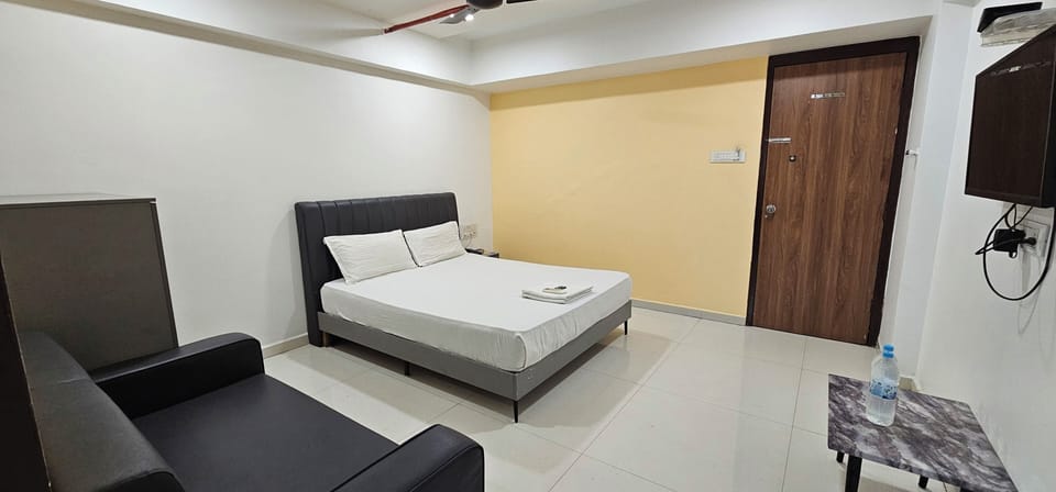 Deluxe Double Room, City View | In-room safe, desk, laptop workspace, free WiFi
