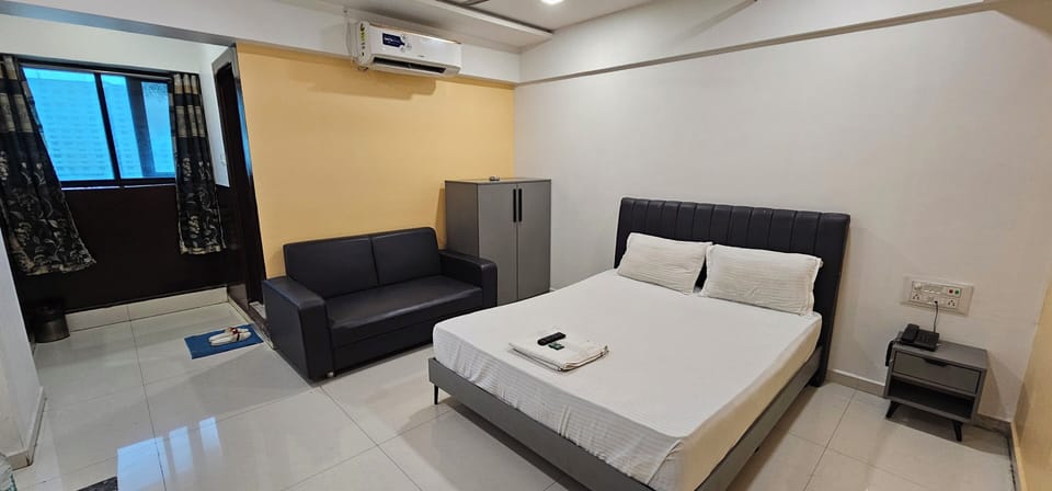 In-room safe, desk, laptop workspace, free WiFi