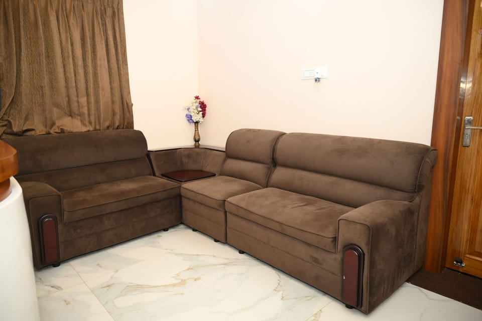 43-inch Smart TV with satellite channels