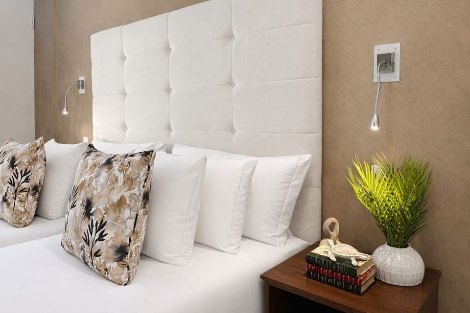 Luxury Twin Room | In-room safe, desk, laptop workspace, WiFi (free)