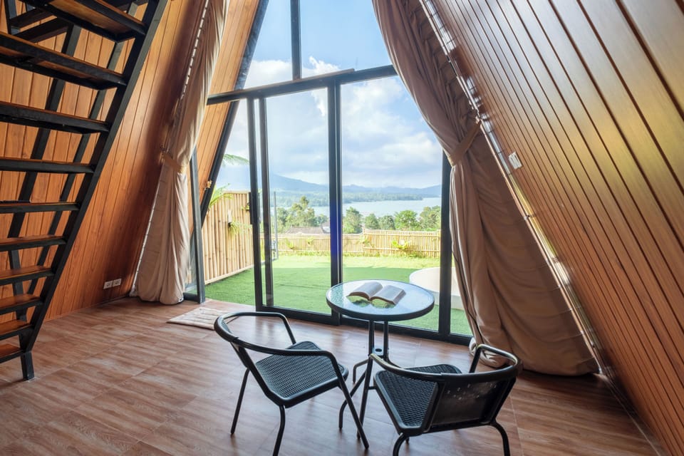 Cabin, Balcony, Lake View | Living area