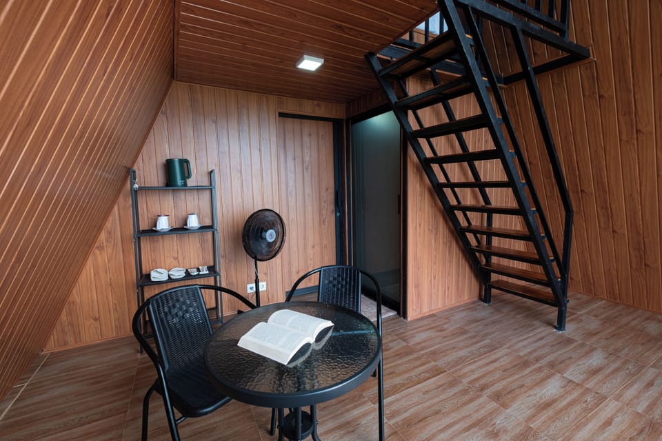 Cabin, Balcony, Lake View | Living area