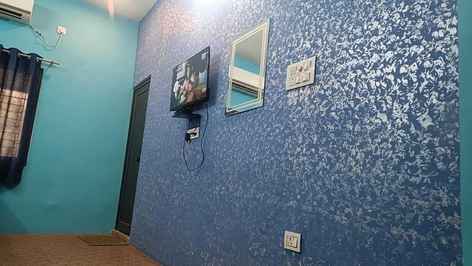 Basic Double Room, City View | Interior